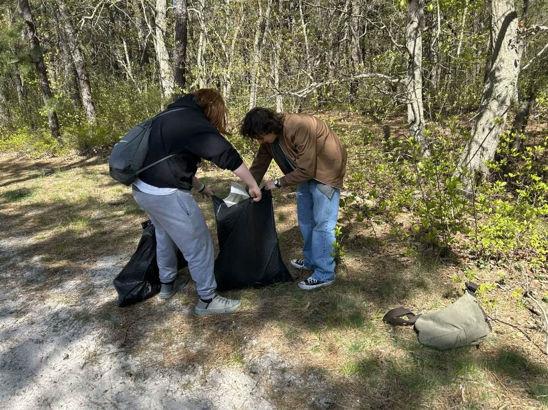 Two OBB members tying off filled trash bags on the Barnegat Branch Trail